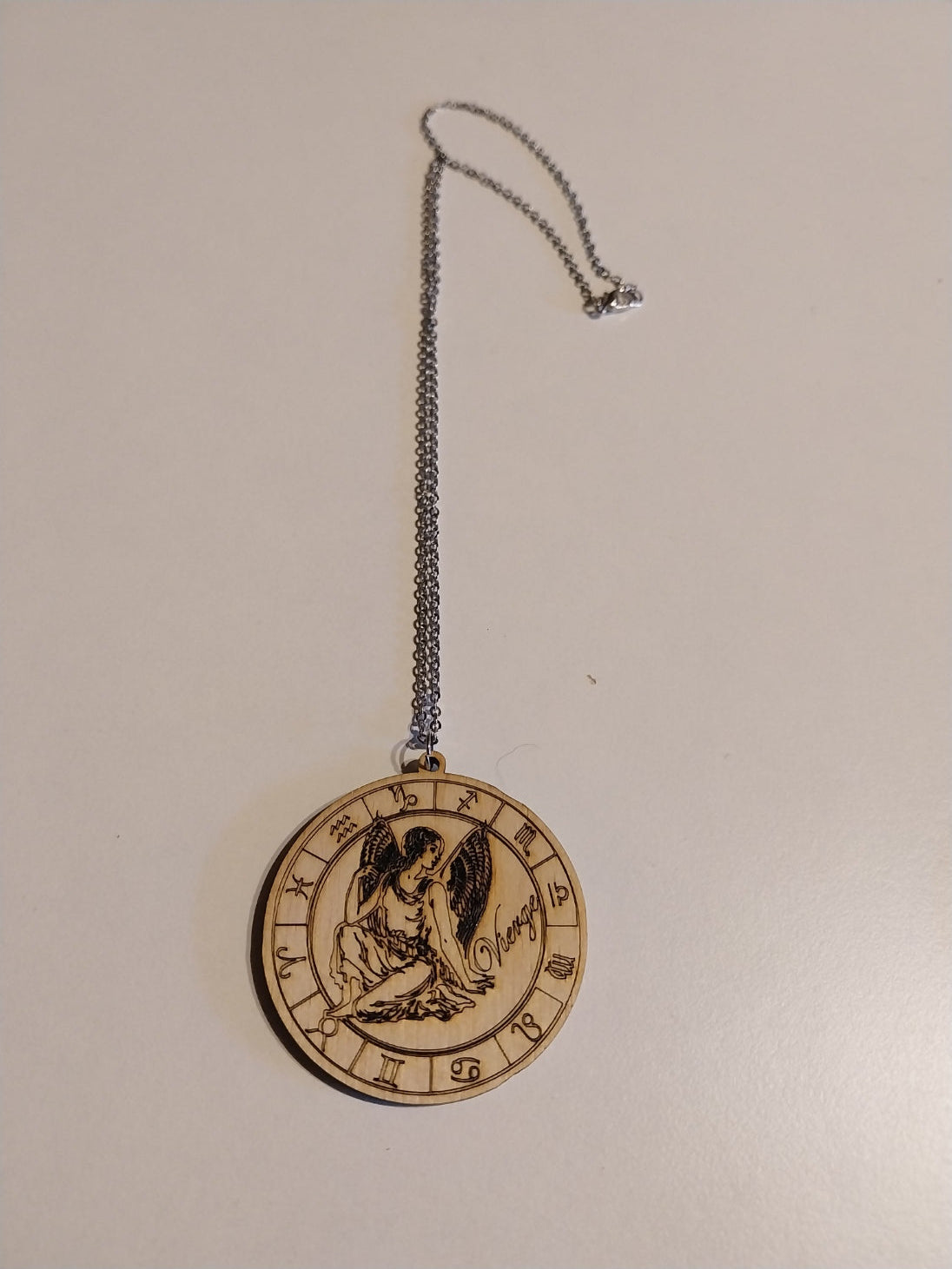 Chaine maille avec pendentif en bois signe zodiacal