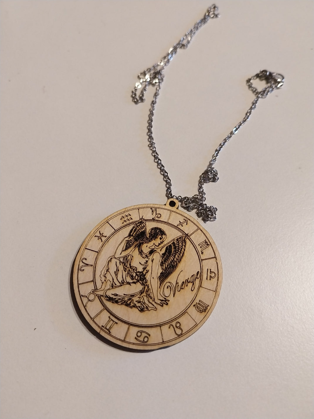Chaine maille avec pendentif en bois signe zodiacal