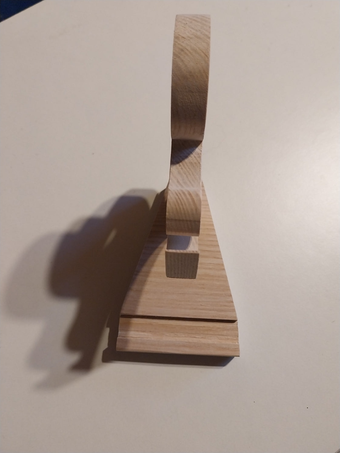 Support pour téléphone portable à la scie à chantourner