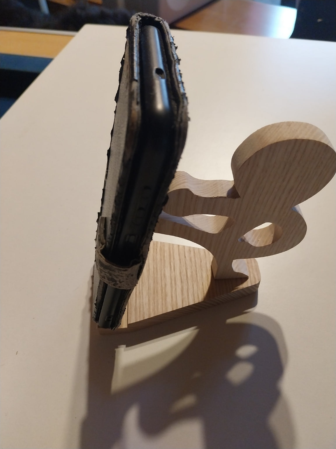 Support pour téléphone portable à la scie à chantourner